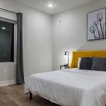 Deluxe 3-Bdrm Oasis Dtwdparking,Wifi,Sleeps8