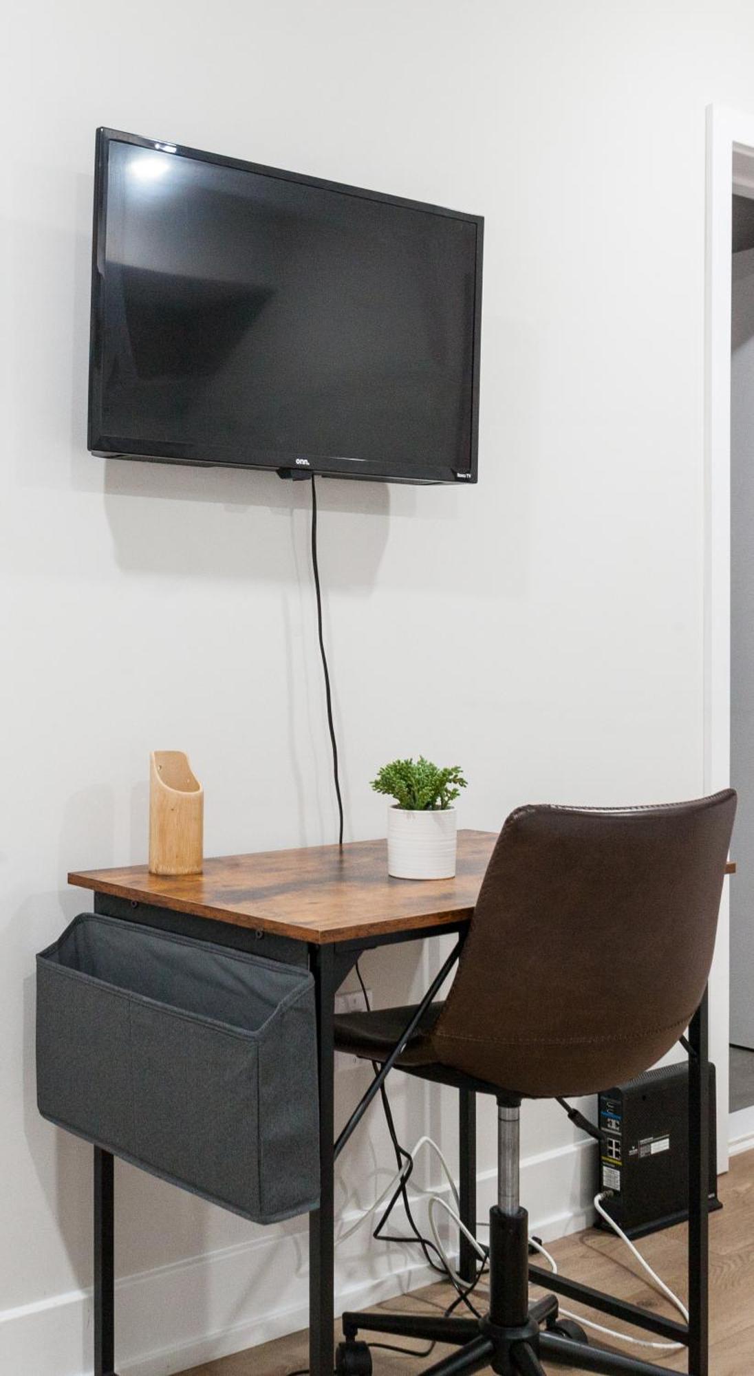 Deluxe 3-bdrm Oasis Dtwdparking,wifi,sleeps8