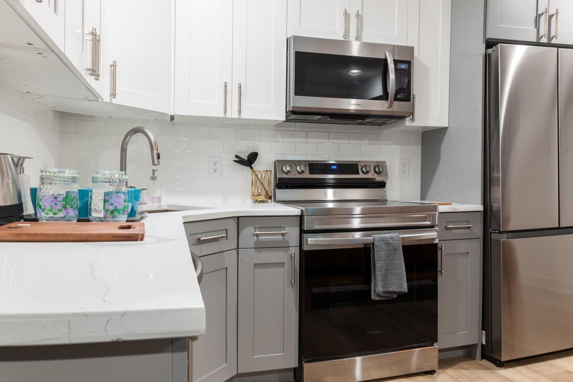 Deluxe 3-bdrm Oasis Dtwdparking,wifi,sleeps8 Apartment Philadelphia