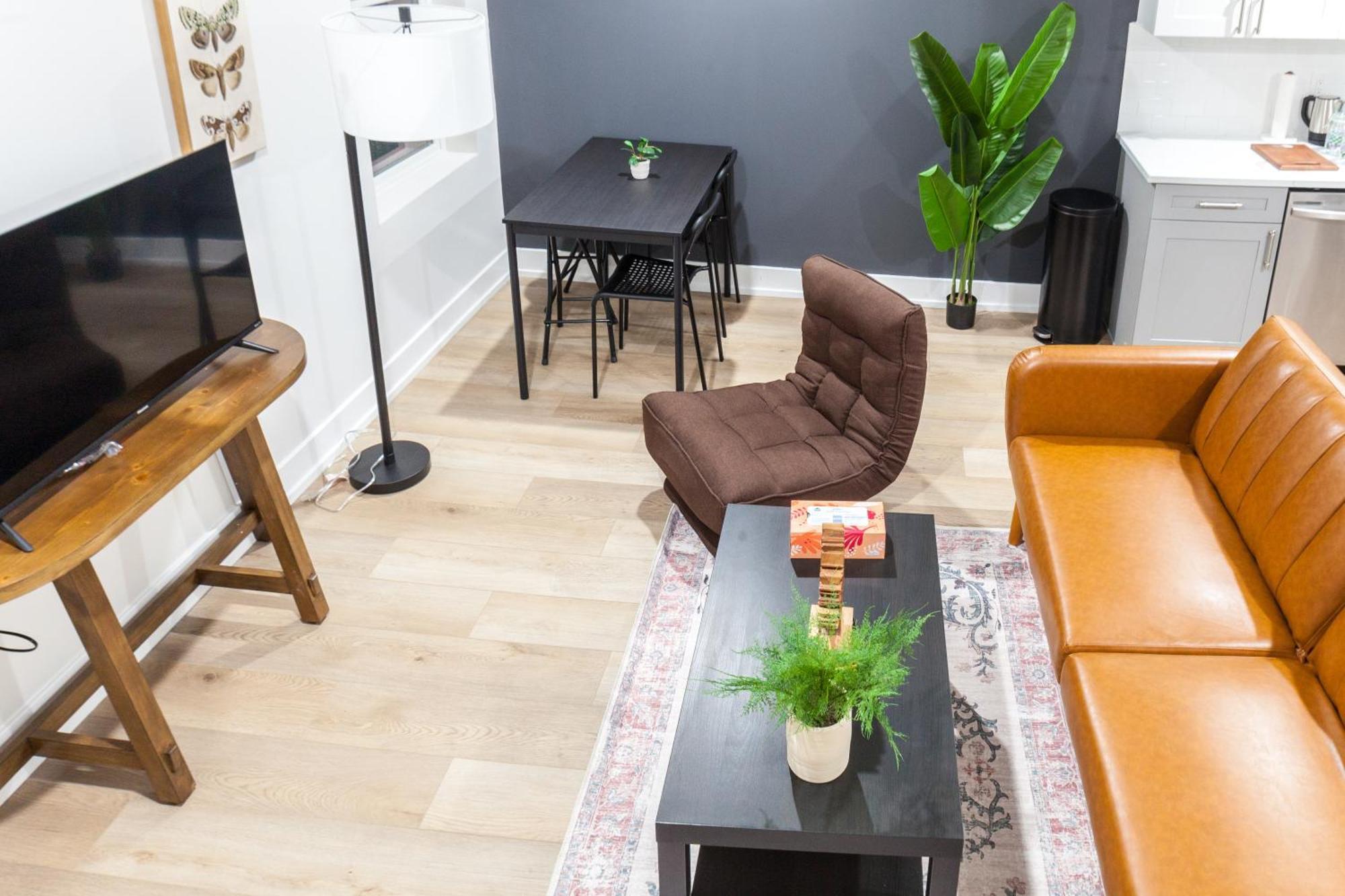 Deluxe 3-bdrm Oasis Dtwdparking,wifi,sleeps8 * Philadelphia